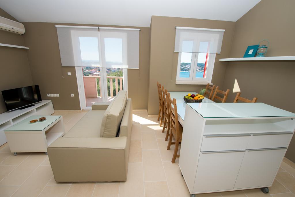 Apartments Gazebo トロギール 部屋 写真